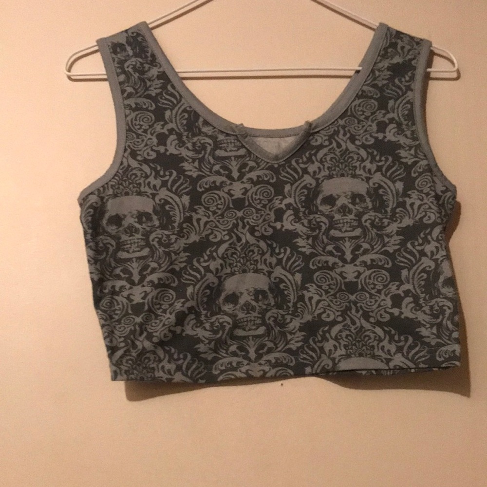 Green skull tank top.
